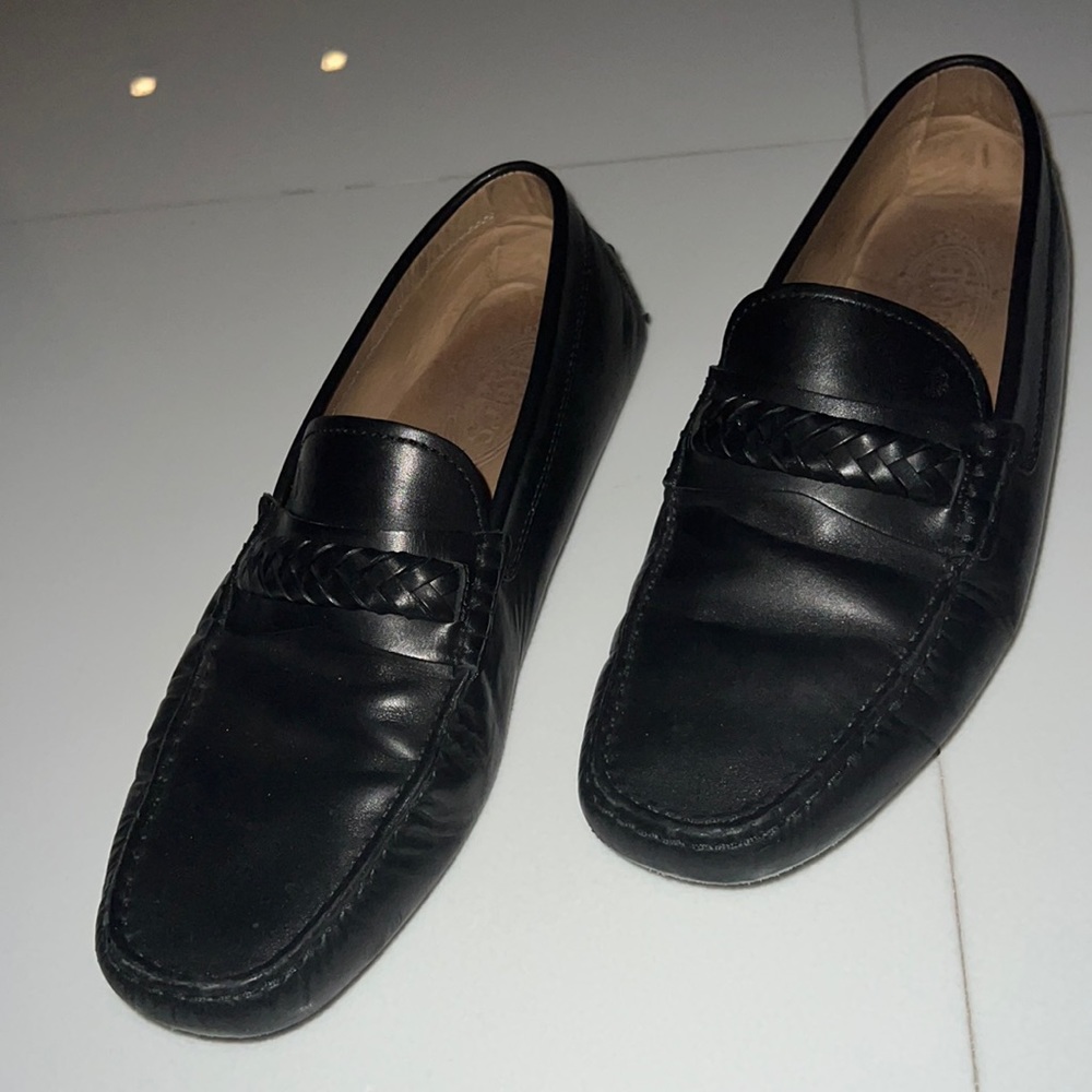 Todd’s men black leather size 8. Used good condition.
